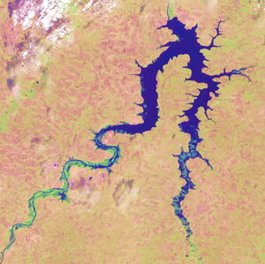 Lake Sélingué from the air, revealing the rivers around it.